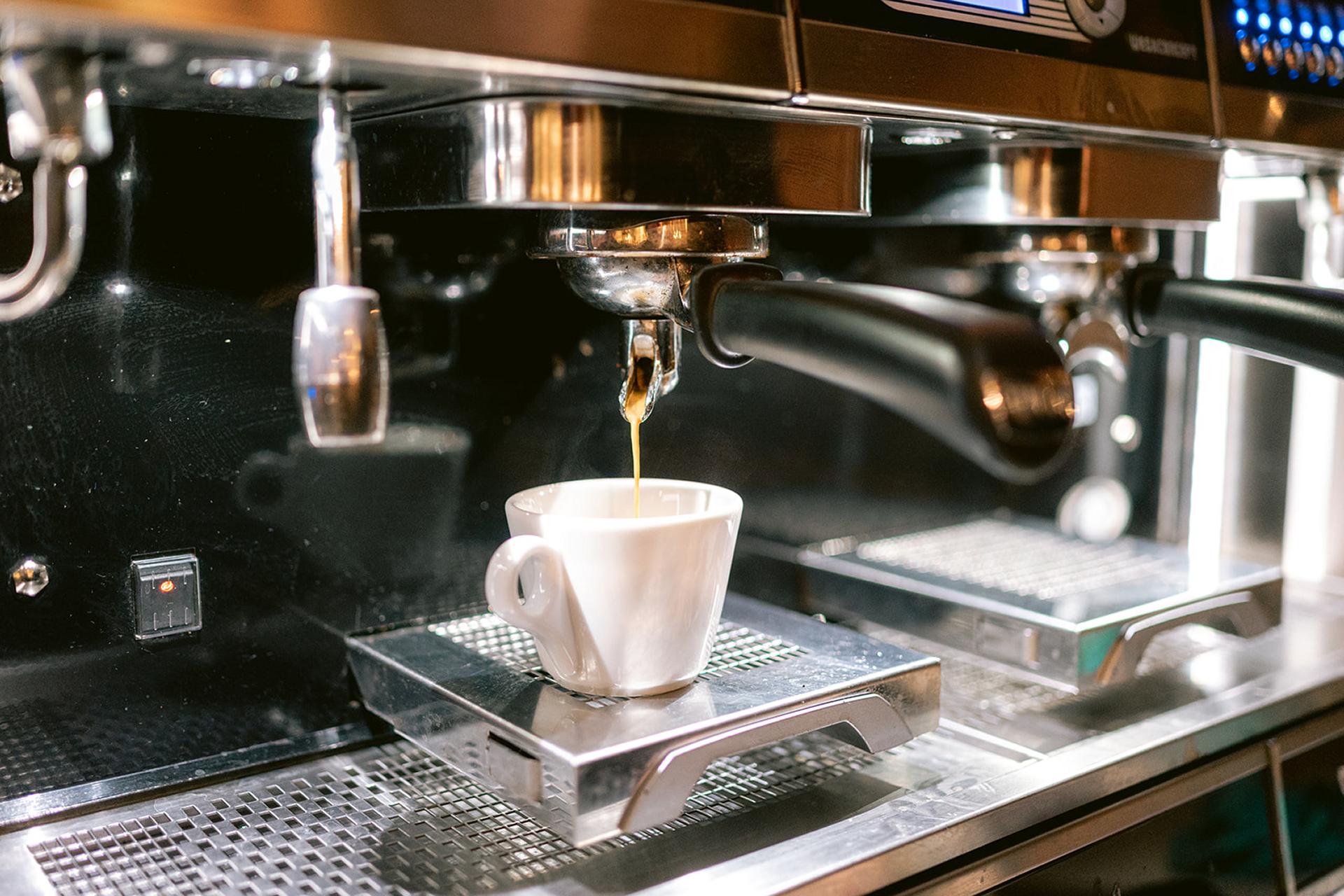 Koffie drinken in centrum Alkmaar